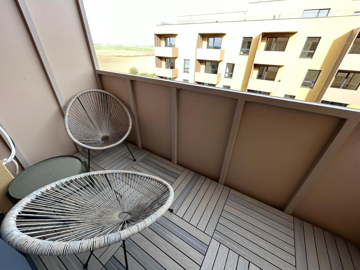 Cozy 1-Bedroom Condo Miloslavov Exterior photo