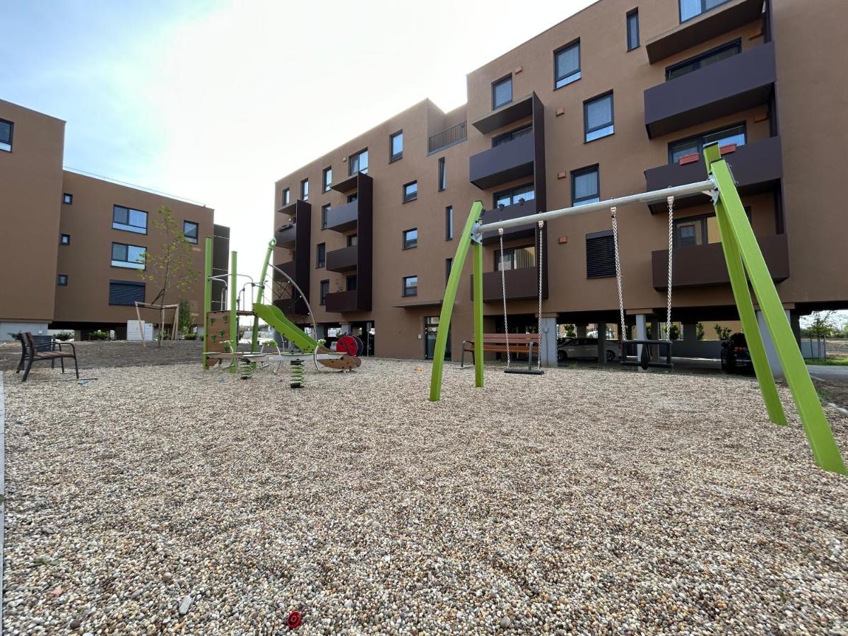Cozy 1-Bedroom Condo Miloslavov Exterior photo